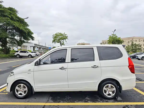Wuling Hongguang 2017