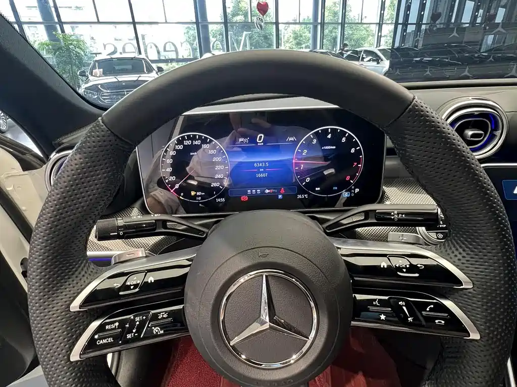 Mercedes-Benz C-Class 2025 — фото 13