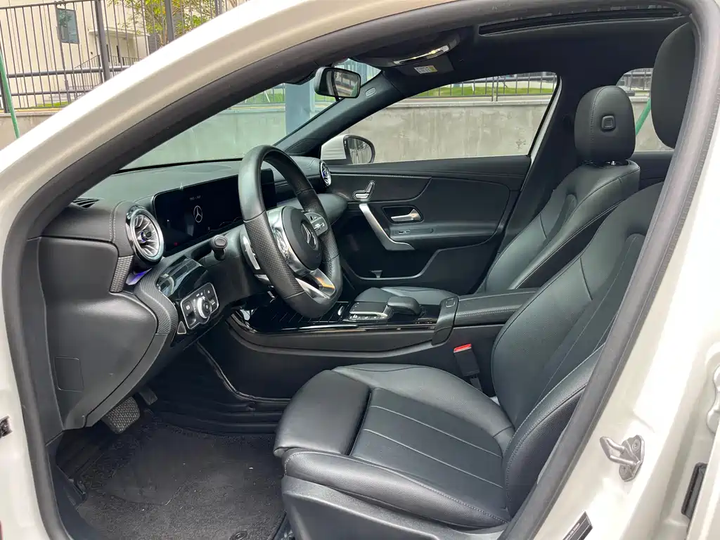 Mercedes-Benz A-Class 2022 — фото 10