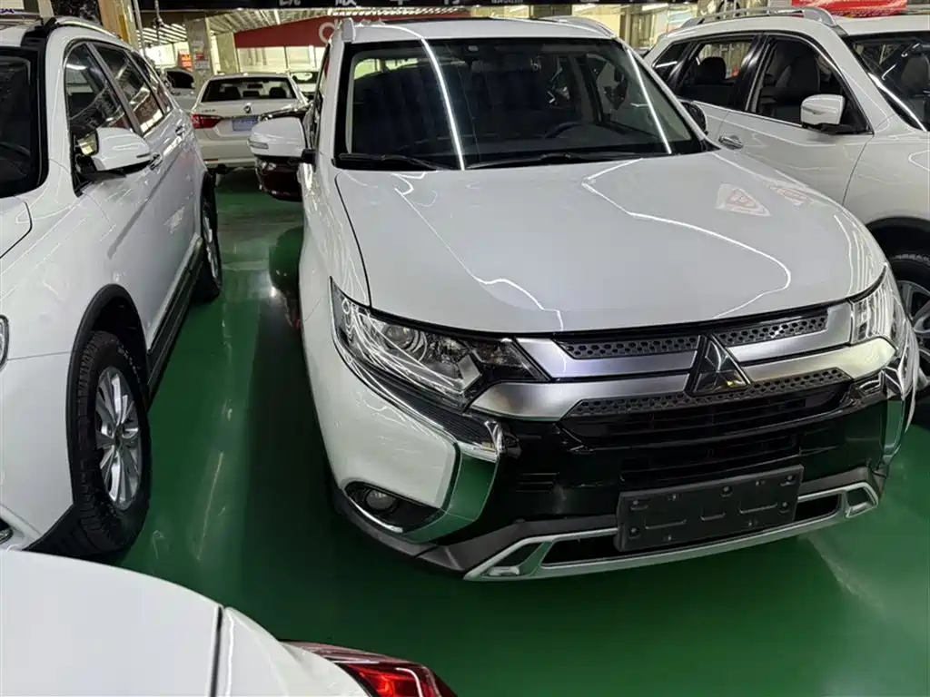 Mitsubishi Outlander 2019 — фото 5