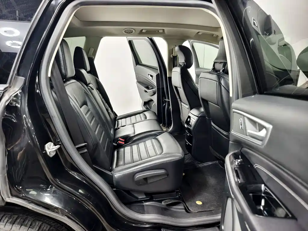 Ford Edge 2017 — фото 17