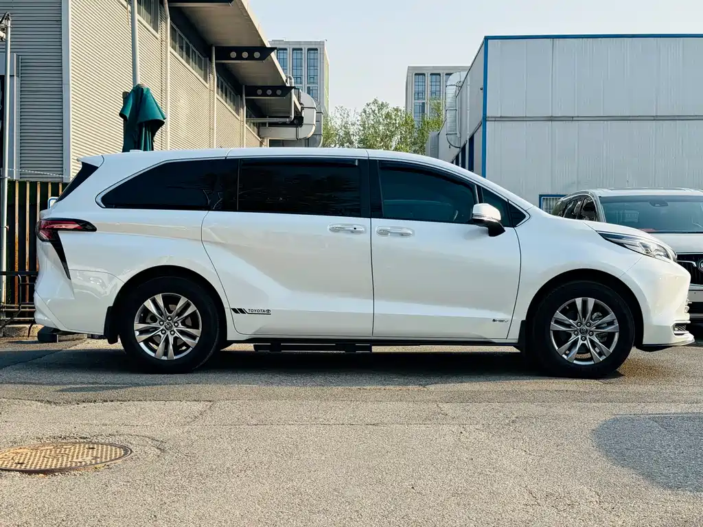 Toyota Sienna 2025 — фото 4