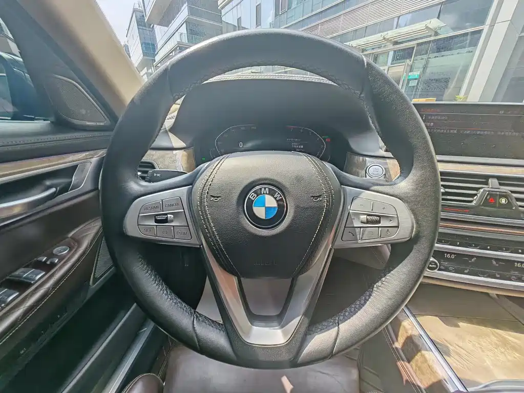 BMW 7 Series 2022 — фото 16