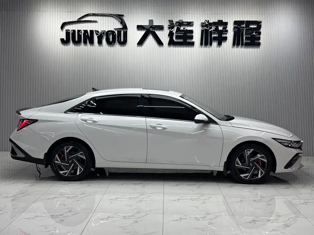 Hyundai Elantra 2023