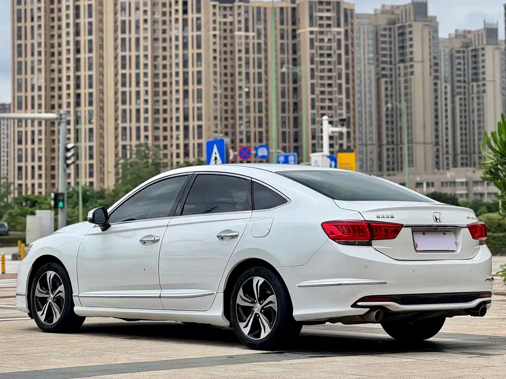 Honda Spirior 2015 — фото 10