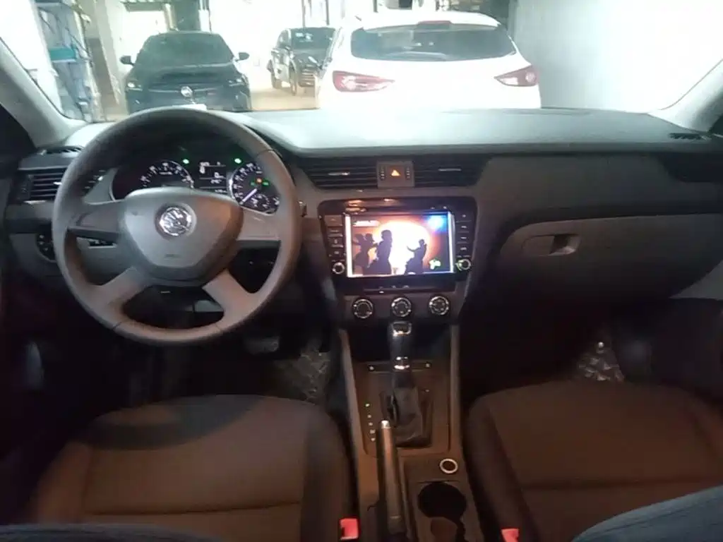 Skoda Octavia 2015 — фото 10