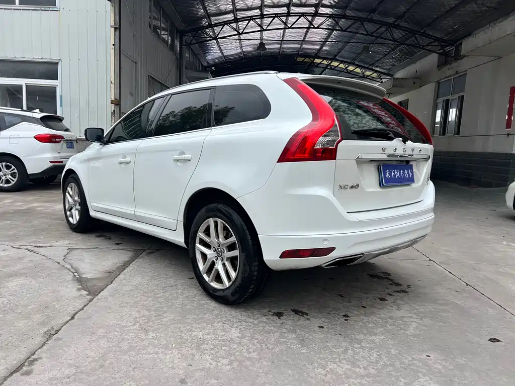Volvo XC60 2017 — фото 7