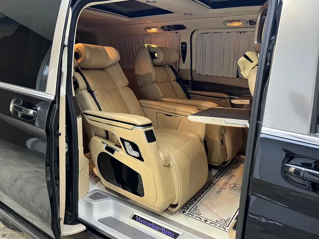Mercedes-Benz V-Class 2022 — фото 19