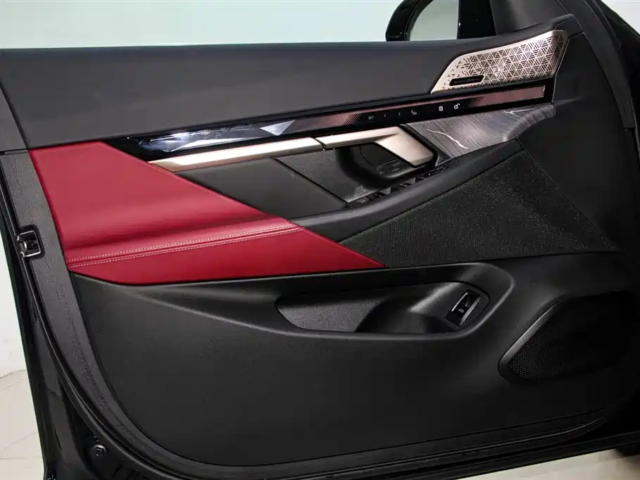 BMW 5 Series 2025 — фото 17