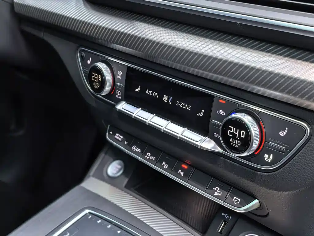 Audi Q5L 2020 — фото 23