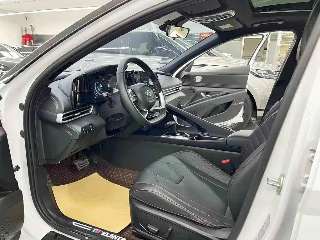 Hyundai Elantra 2023