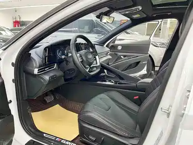 Hyundai Elantra 2023
