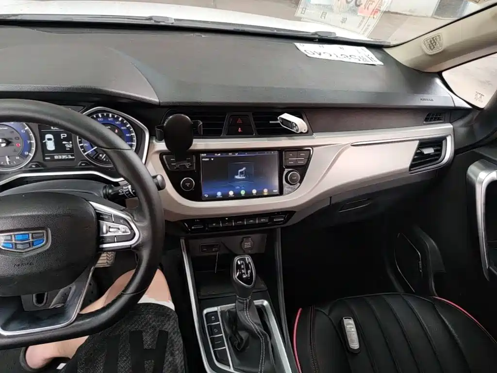 Geely Vision X3 2019 — фото 10