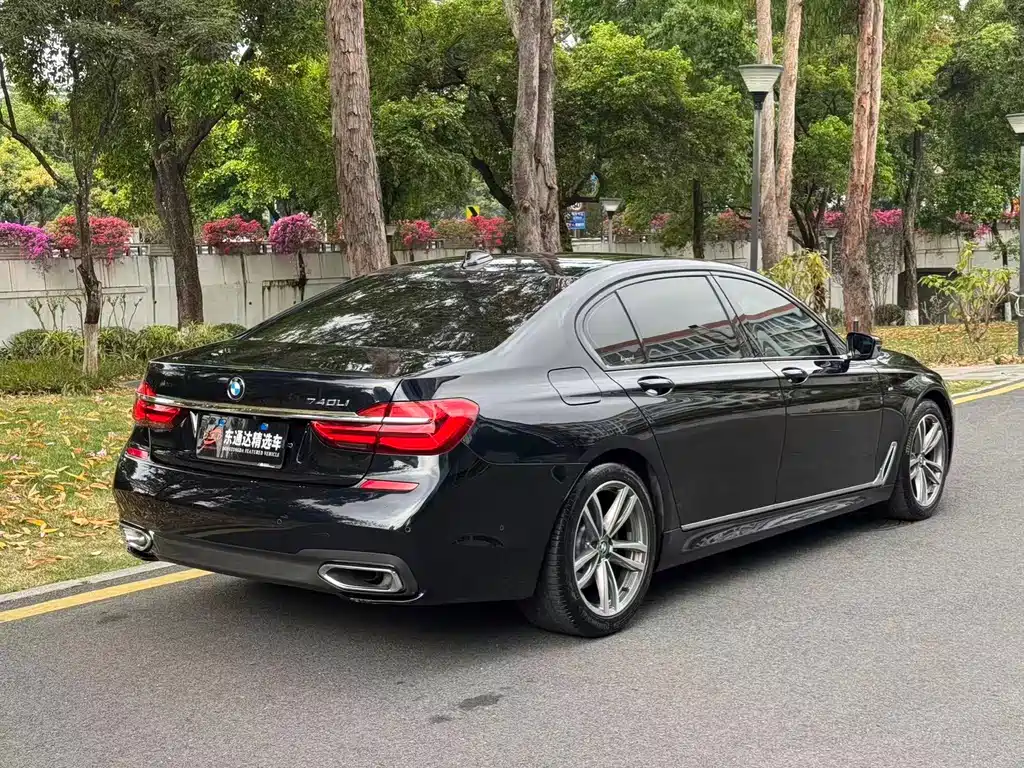 BMW 7 Series 2019 — фото 16