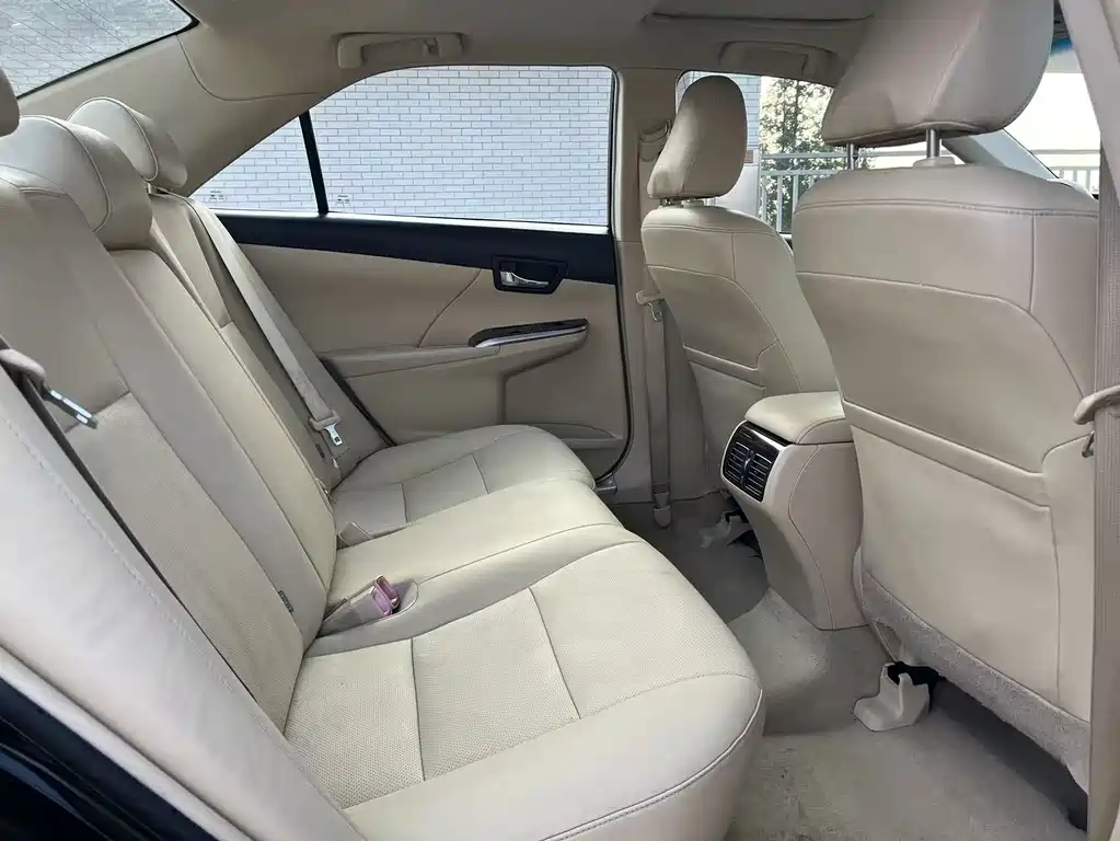 Toyota Camry 2015 — фото 13