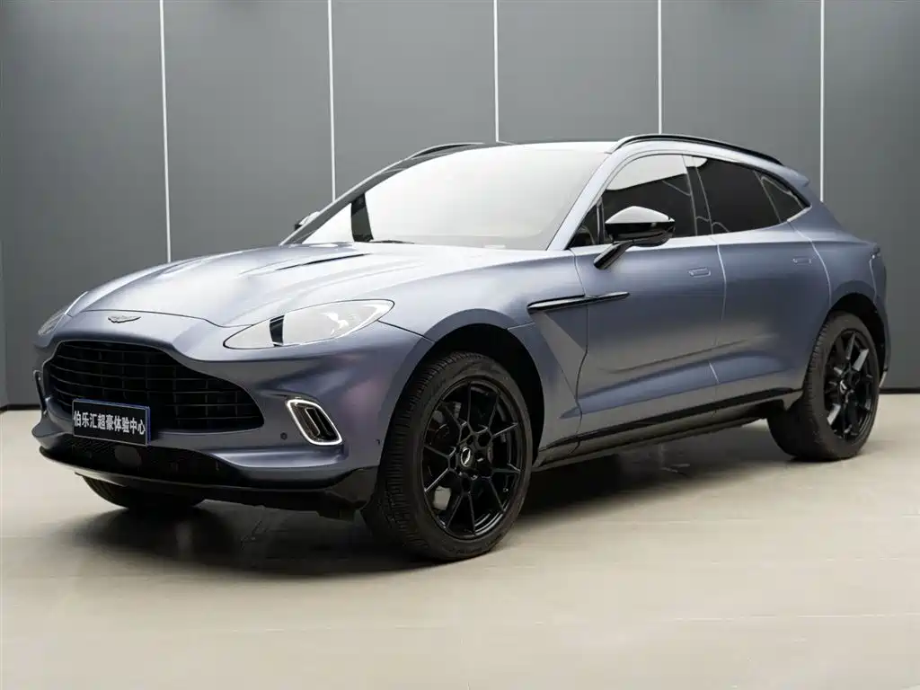 Aston Martin DBX 2024