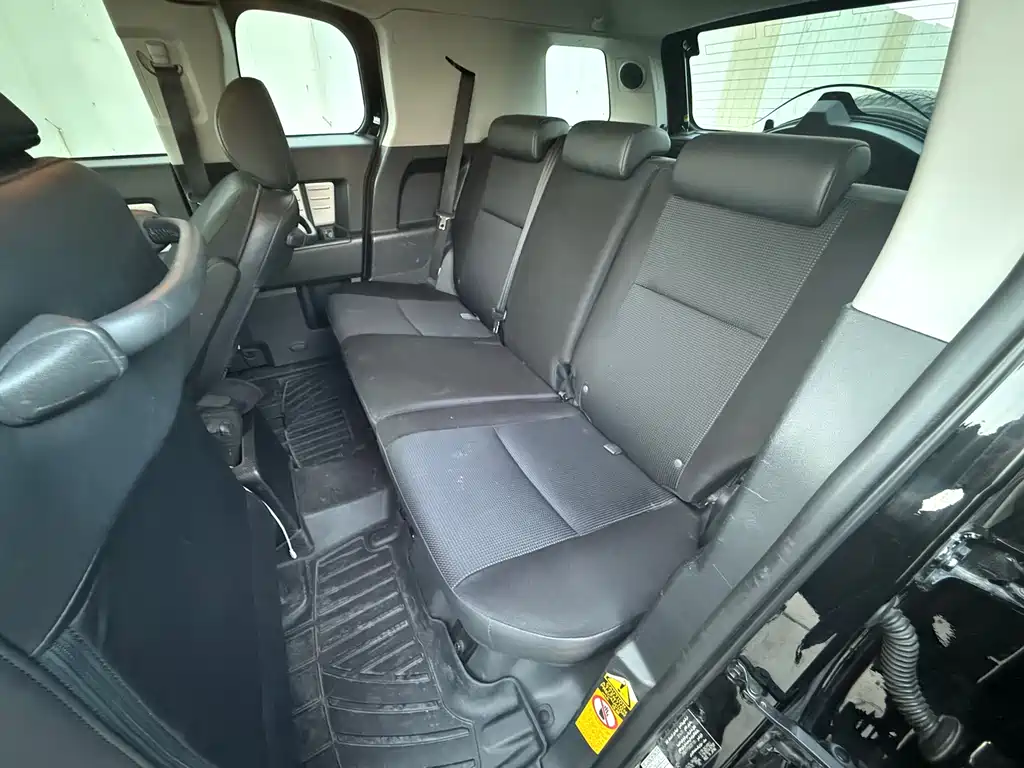 Toyota FJ Cruiser 2017 — фото 6