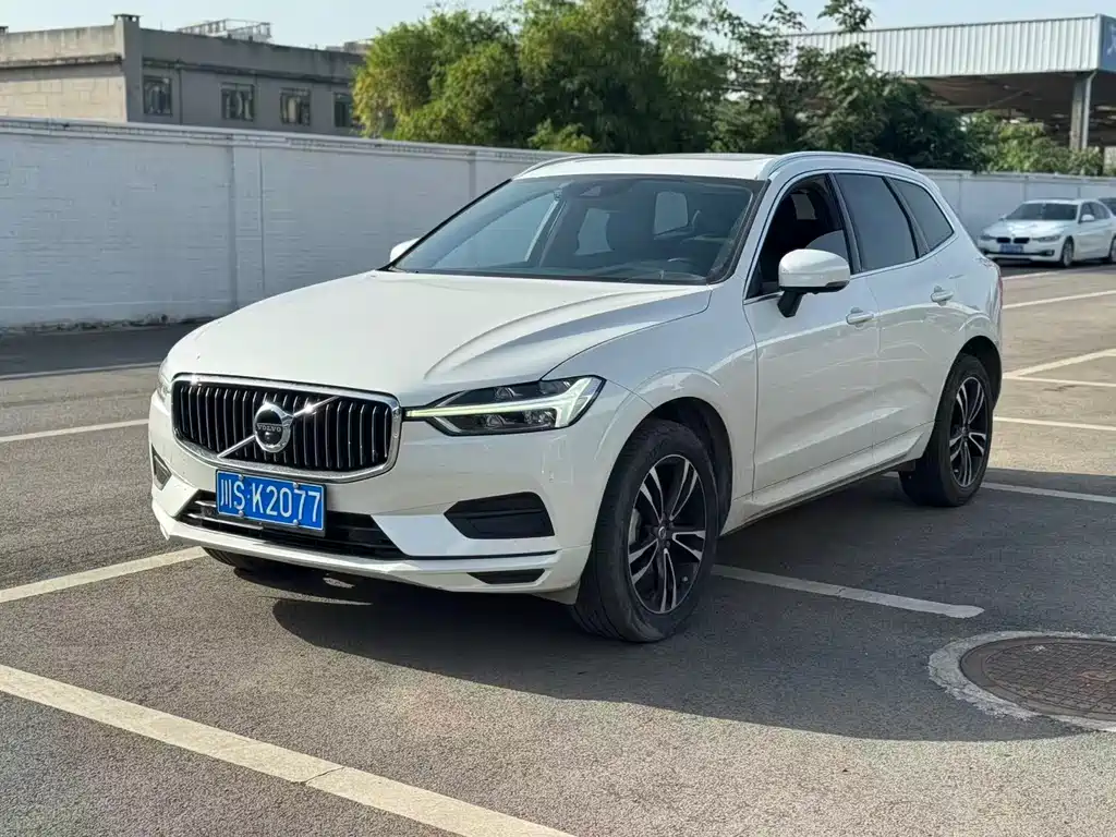 Volvo XC60 2019 — фото 1