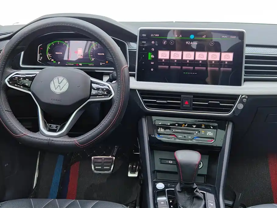 Volkswagen Tiguan L 2023 — фото 12