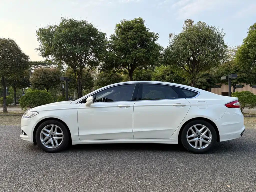 Ford Mondeo 2016 — фото 34