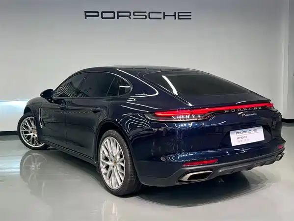 Porsche Panamera 2023