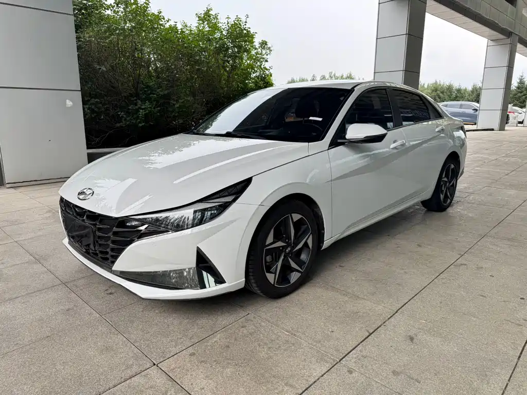 Hyundai Elantra 2022