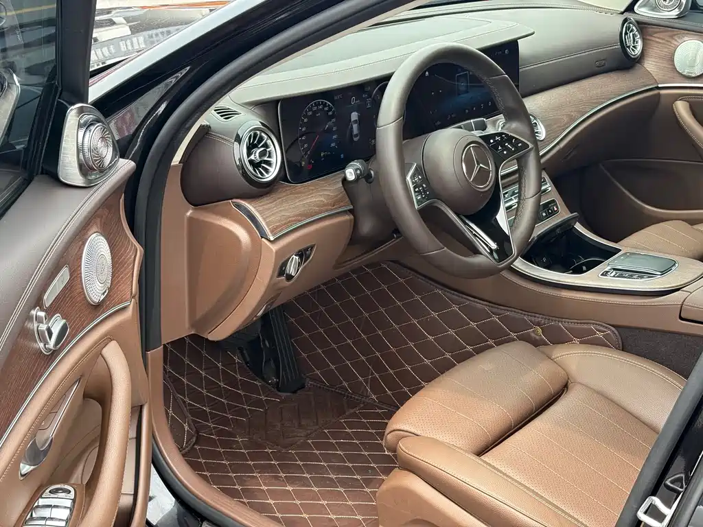 Mercedes-Benz E-Class 2023 — фото 4