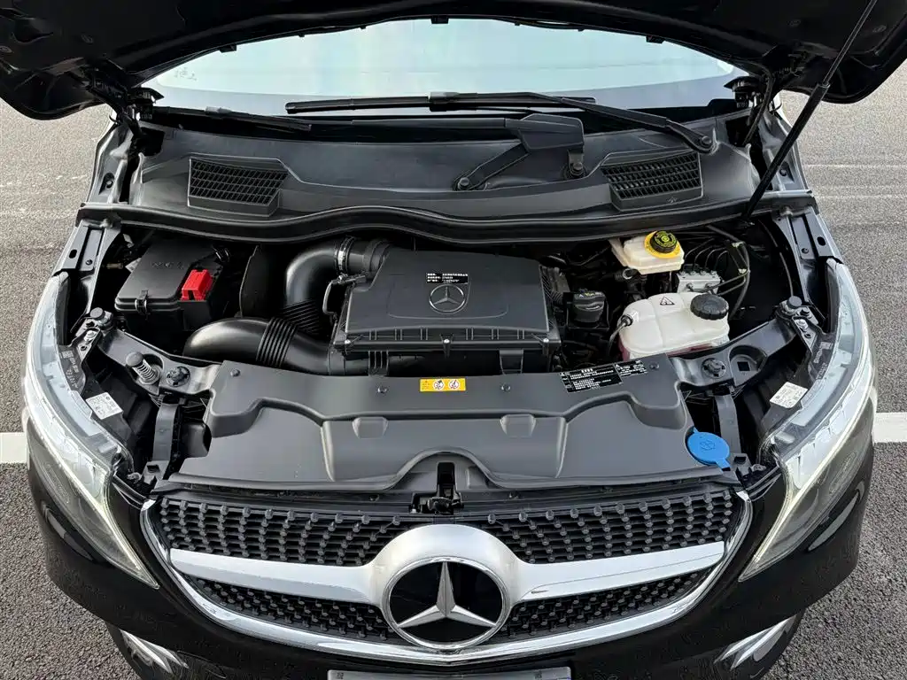 Mercedes-Benz V-Class 2023 — фото 11