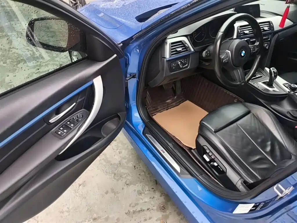 BMW 3 Series 2018 — фото 16
