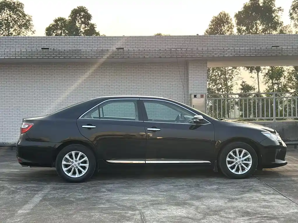 Toyota Camry 2015 — фото 3
