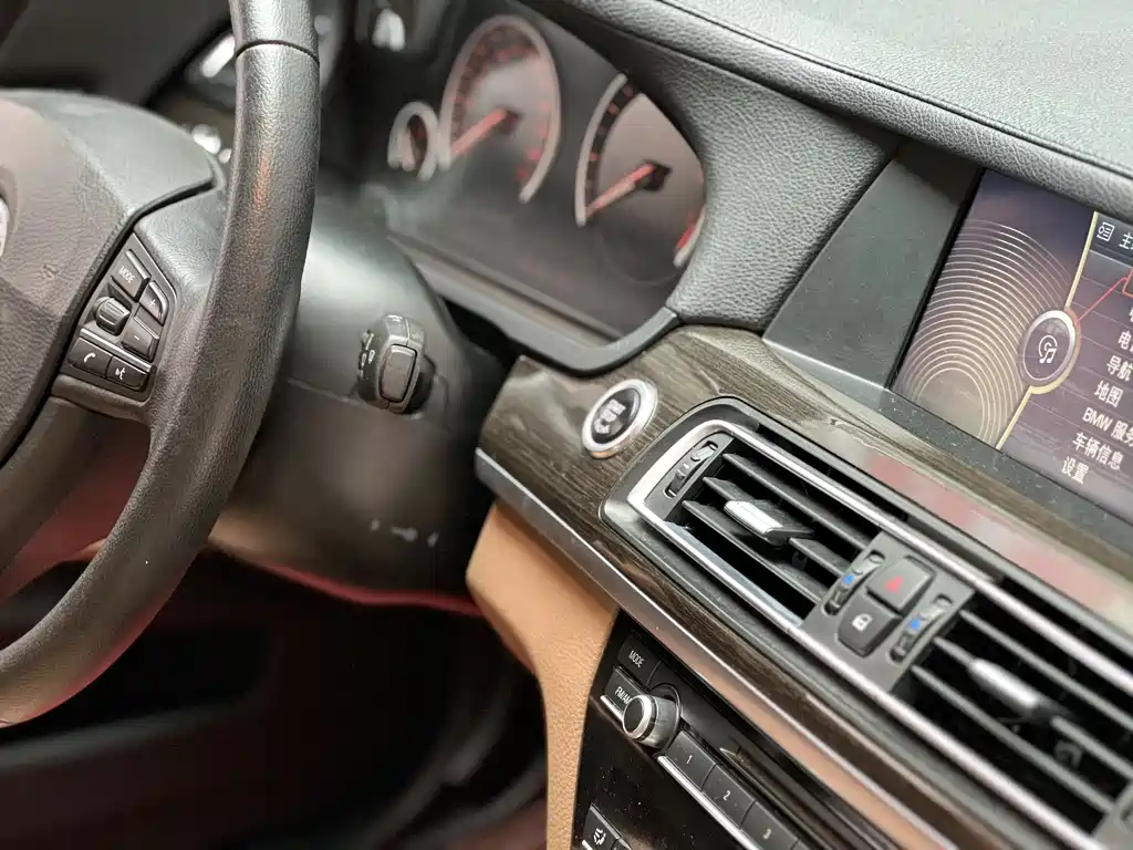 BMW 7 Series 2013 — фото 15
