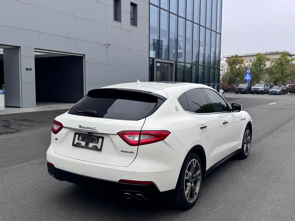 Maserati Levante 2018 — фото 18