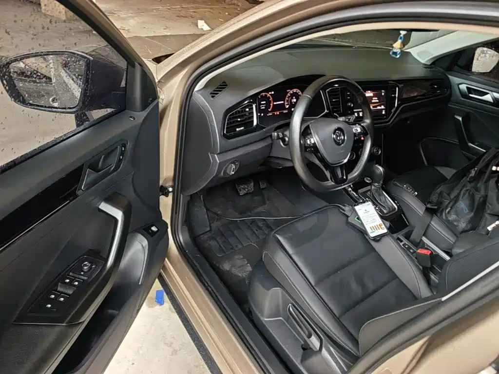 Volkswagen T-Roc 2020 — фото 16
