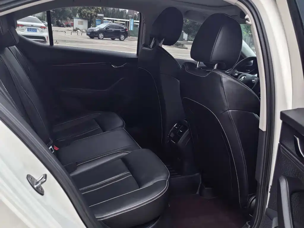 Skoda Octavia 2022 — фото 13