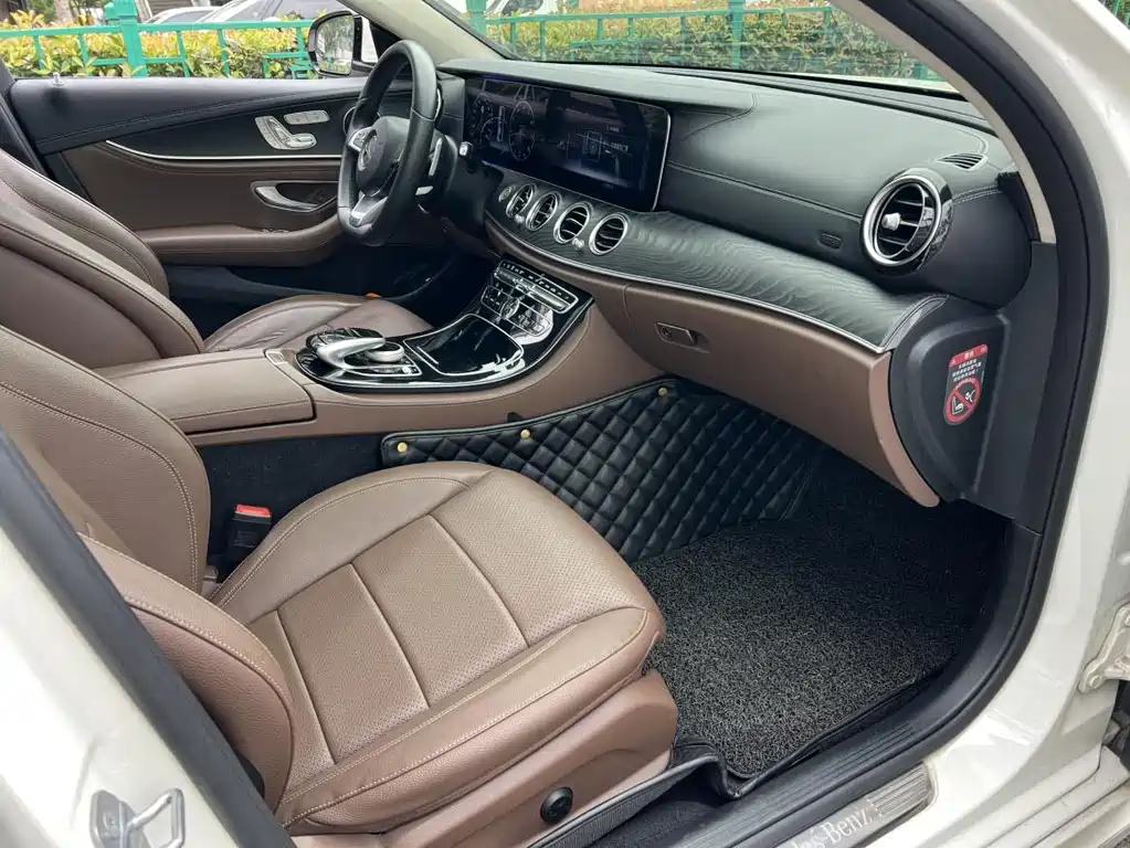 Mercedes-Benz E-Class 2017 — фото 11