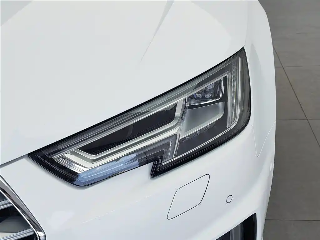 Audi A4L 2019 — фото 7