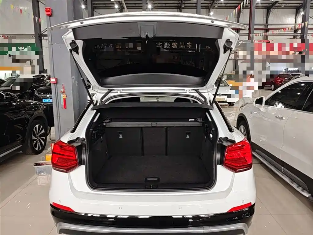 Audi Q2L 2020 — фото 19