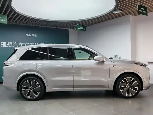 Li Auto L8 2025