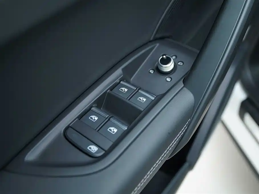 Audi Q5L 2022 — фото 11