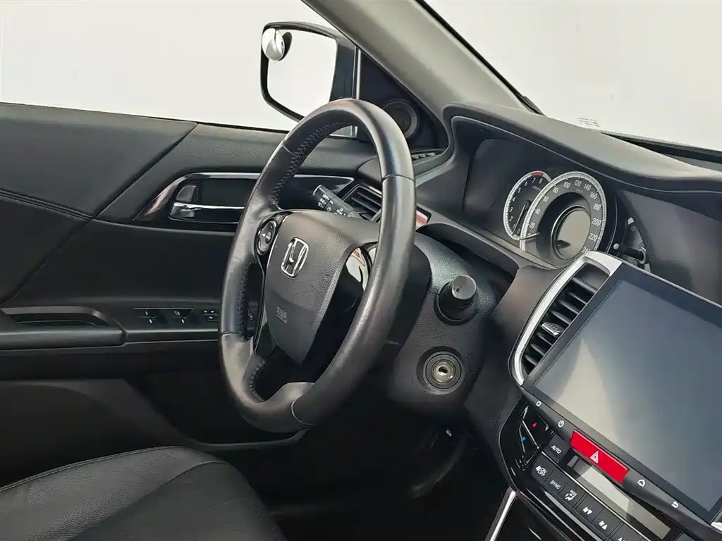 Honda Accord 2016 — фото 22