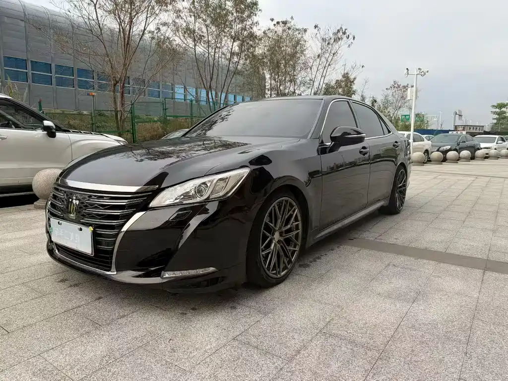 Toyota Crown 2020 — фото 1
