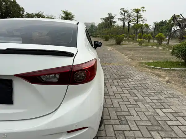Mazda 3 Axela 2016