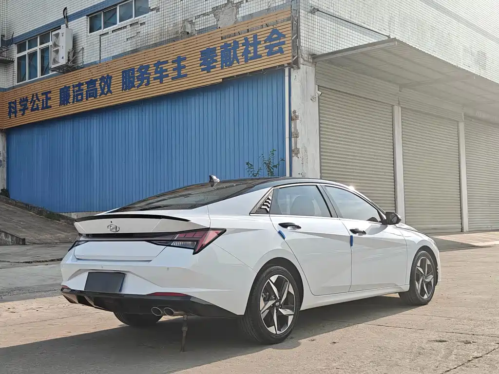 Hyundai Elantra 2023