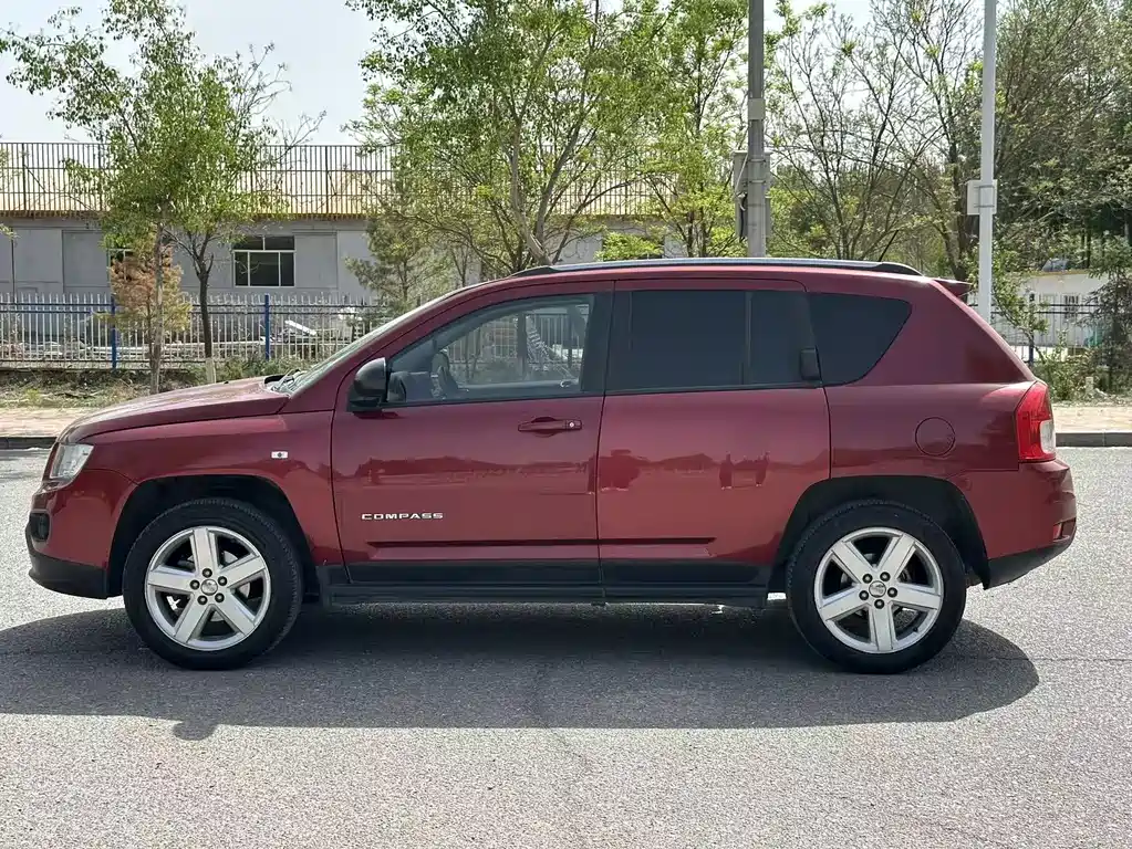 Jeep Compass 2012 — фото 10