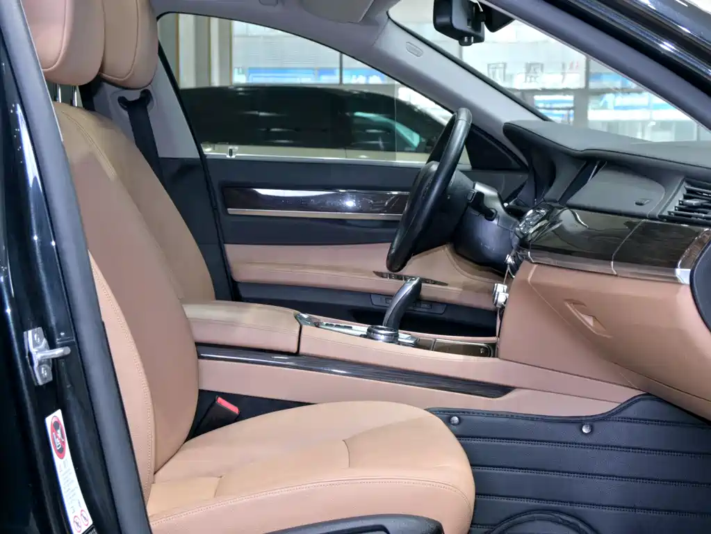 BMW 7 Series 2014 — фото 12