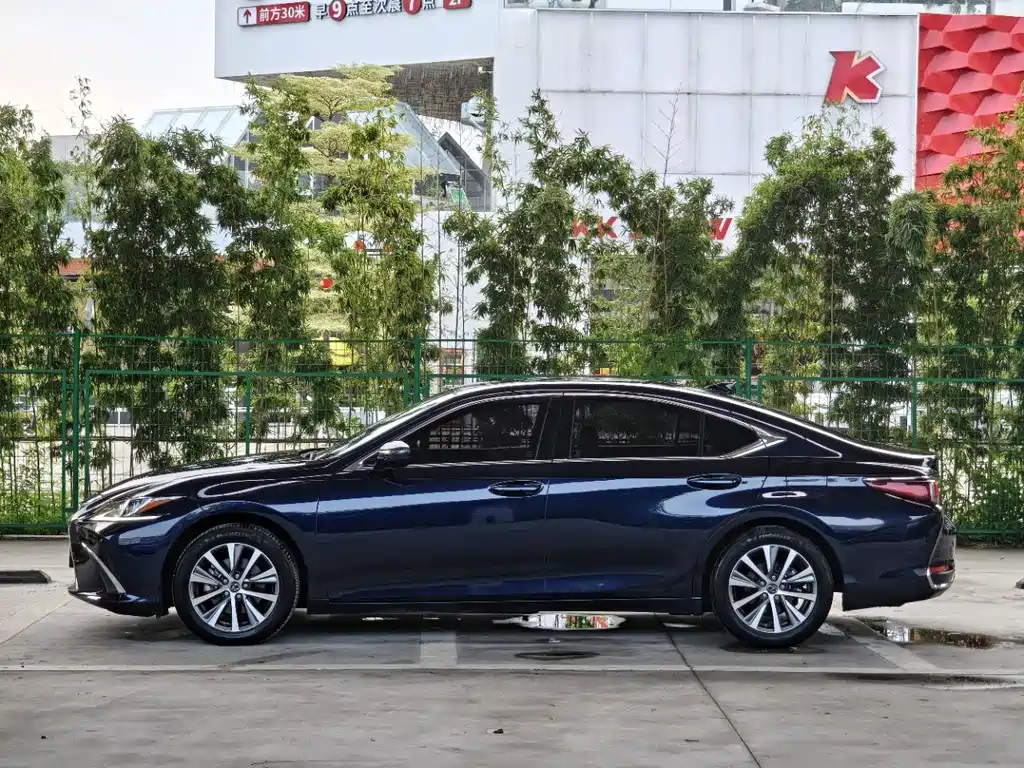 Lexus ES 2020 — фото 3