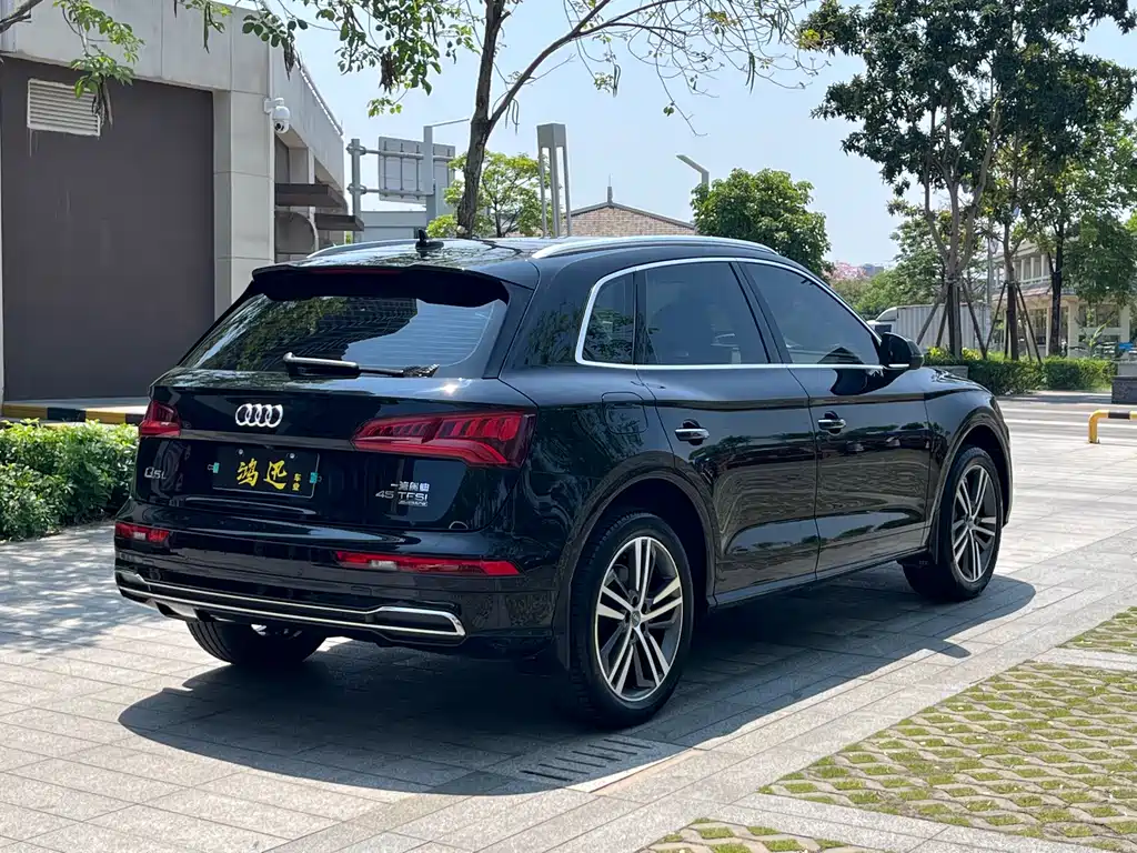 Audi Q5L 2021 — фото 7
