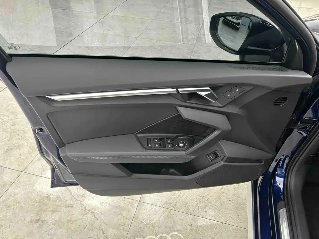 Audi A3 2023 — фото 10