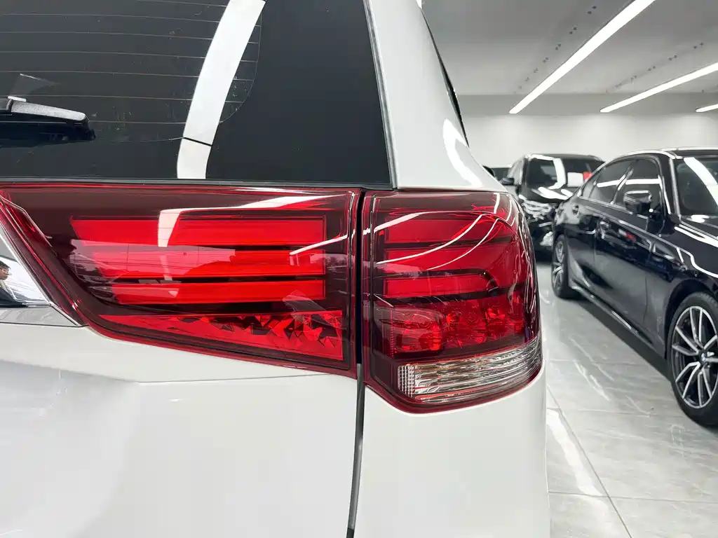 Mitsubishi Outlander 2021 — фото 21