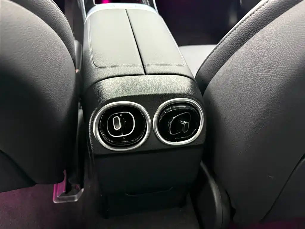 Mercedes-Benz C-Class 2023 — фото 11